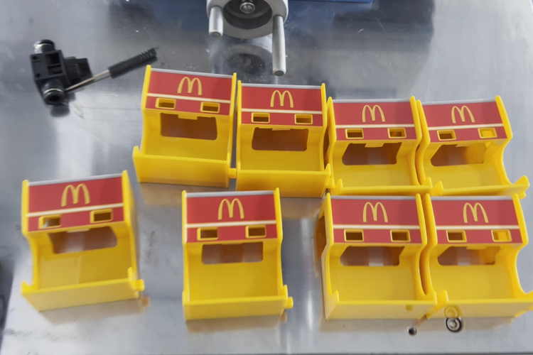 自動(dòng)玩具貼標(biāo)機(jī)的“萬(wàn)能”應(yīng)用圖鑒